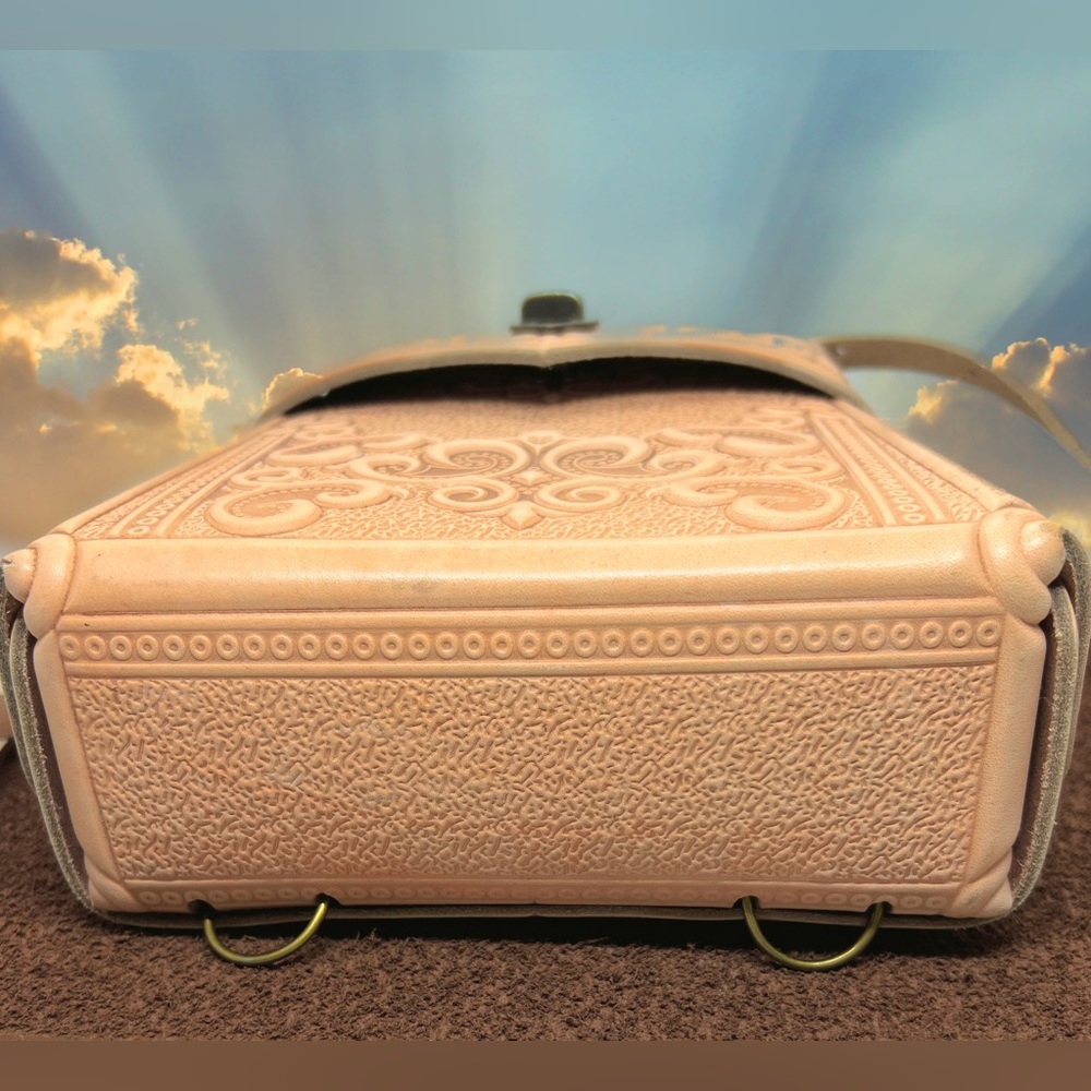 Hand Tooled Thick Leather Backpack/Crossbody Hand… - image 5